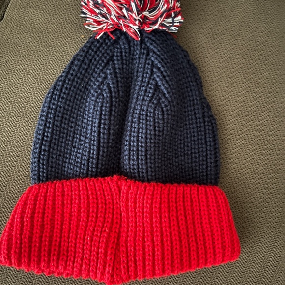 Soft London Beanie hat - Picture 5 of 8